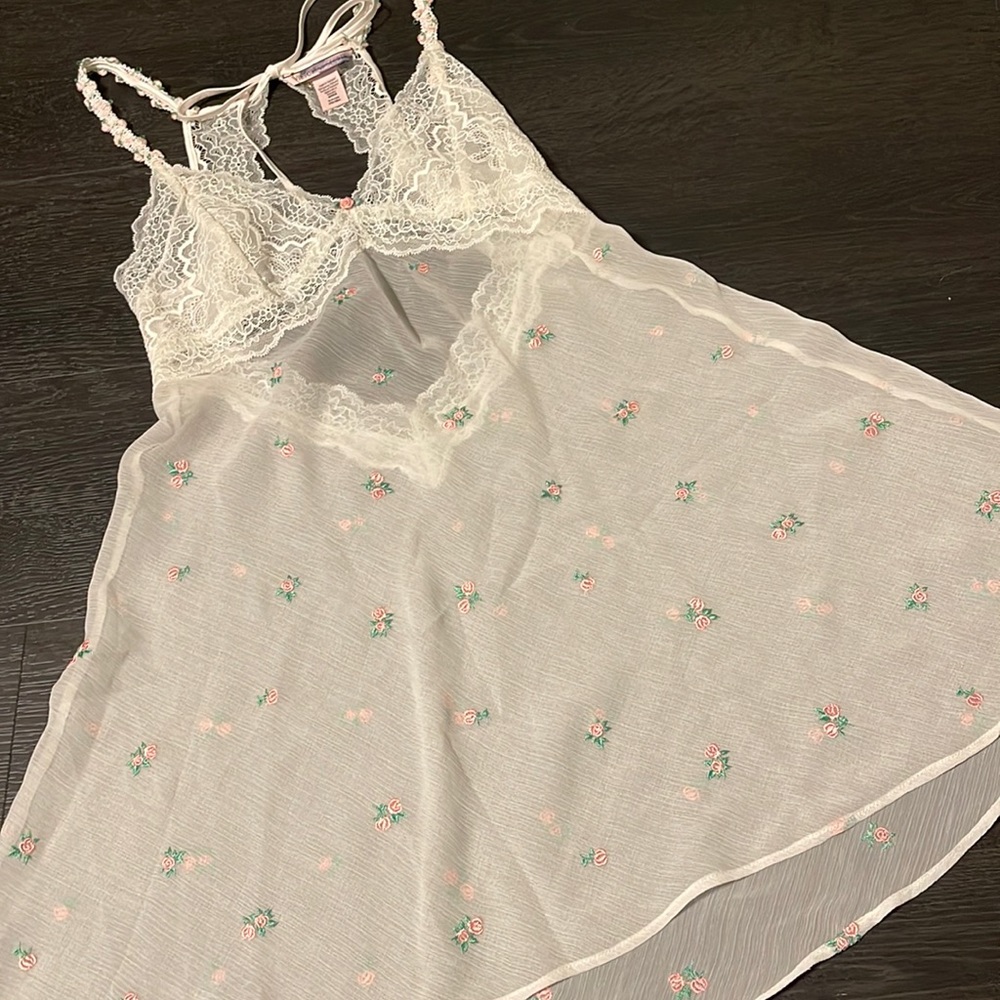 Victoria’s Secret Floral Chemise - SIZE: S